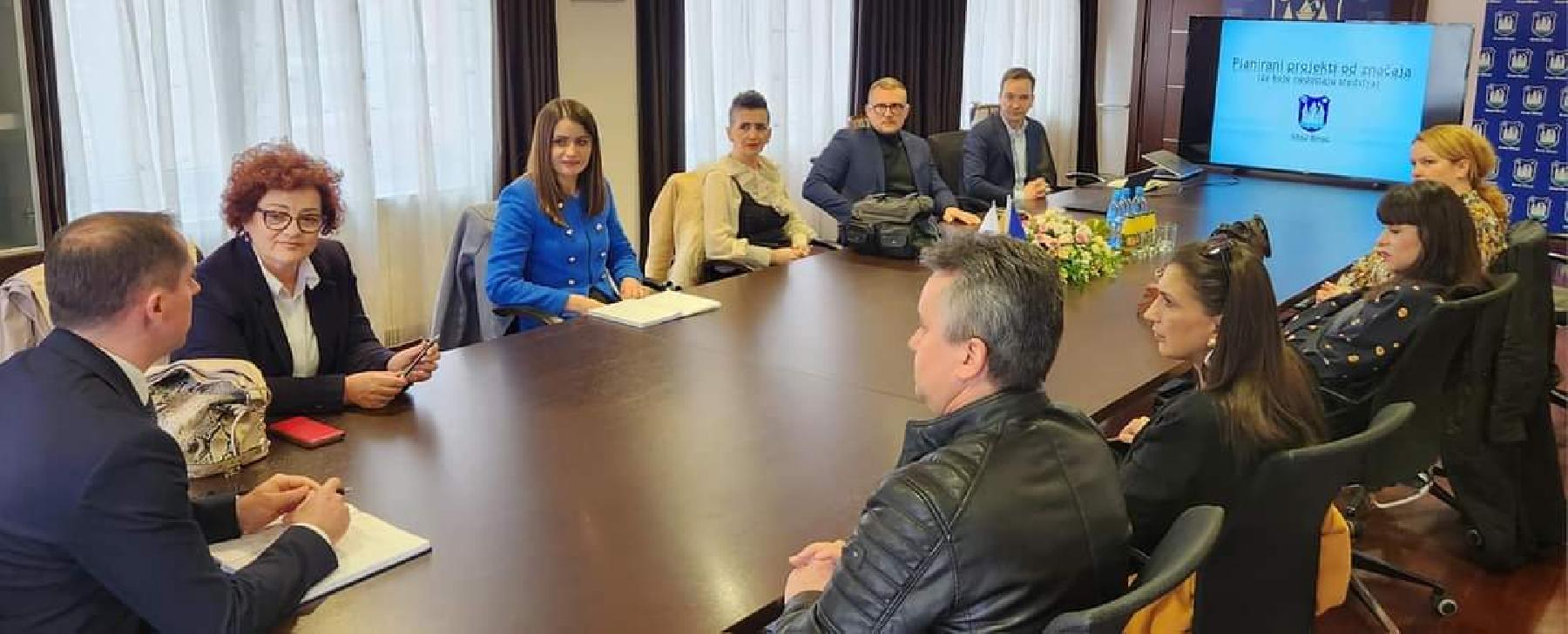 Bihaćki gradonačelnik Elvedin Sedić ugostio je danas zastupnike u Skupštini USK-a koji dolaze s područja GRAD BIHAĆ