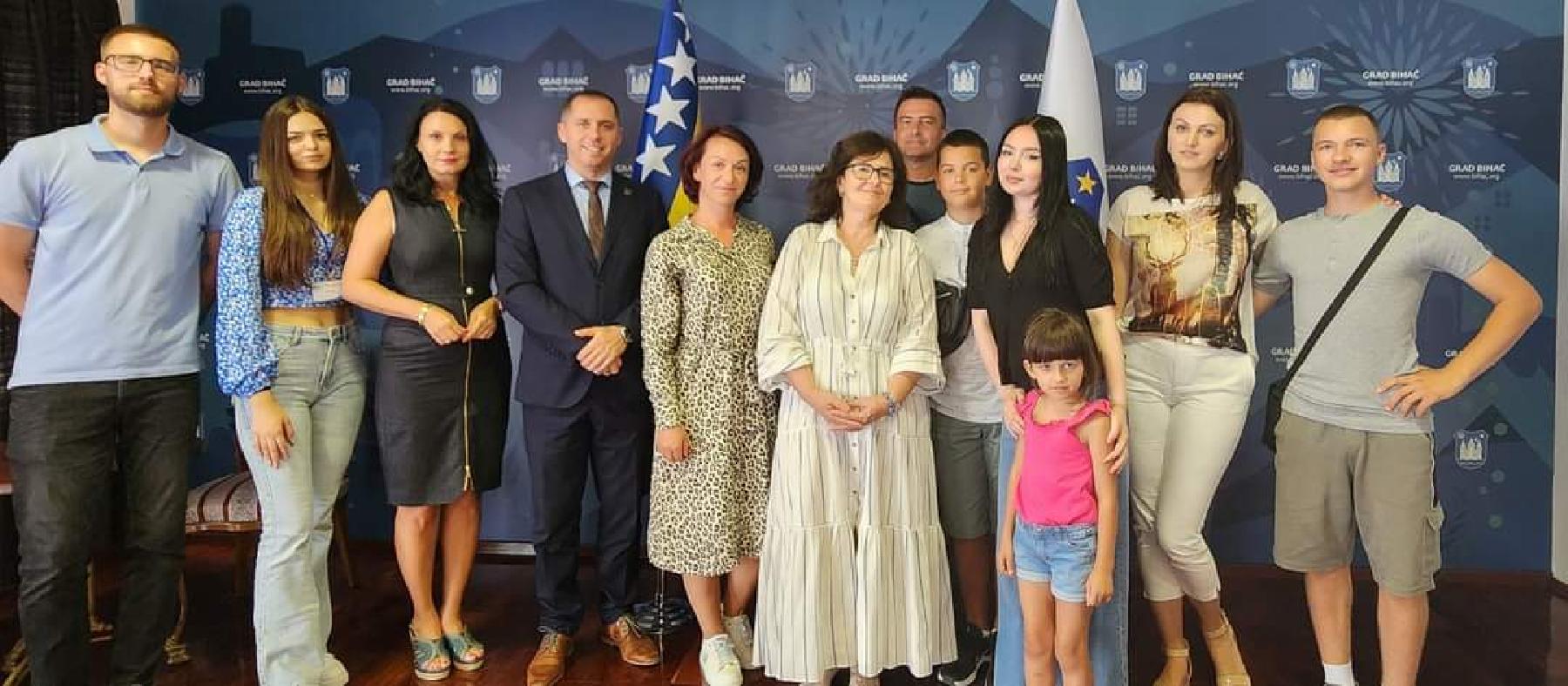 Članovi Udruzenje djece i omladine oboljele od dijabetesa USK-a na čelu sa predsjednicom Rubijom Kulenović posjetili su danas bihaćkog gradonačelnika 