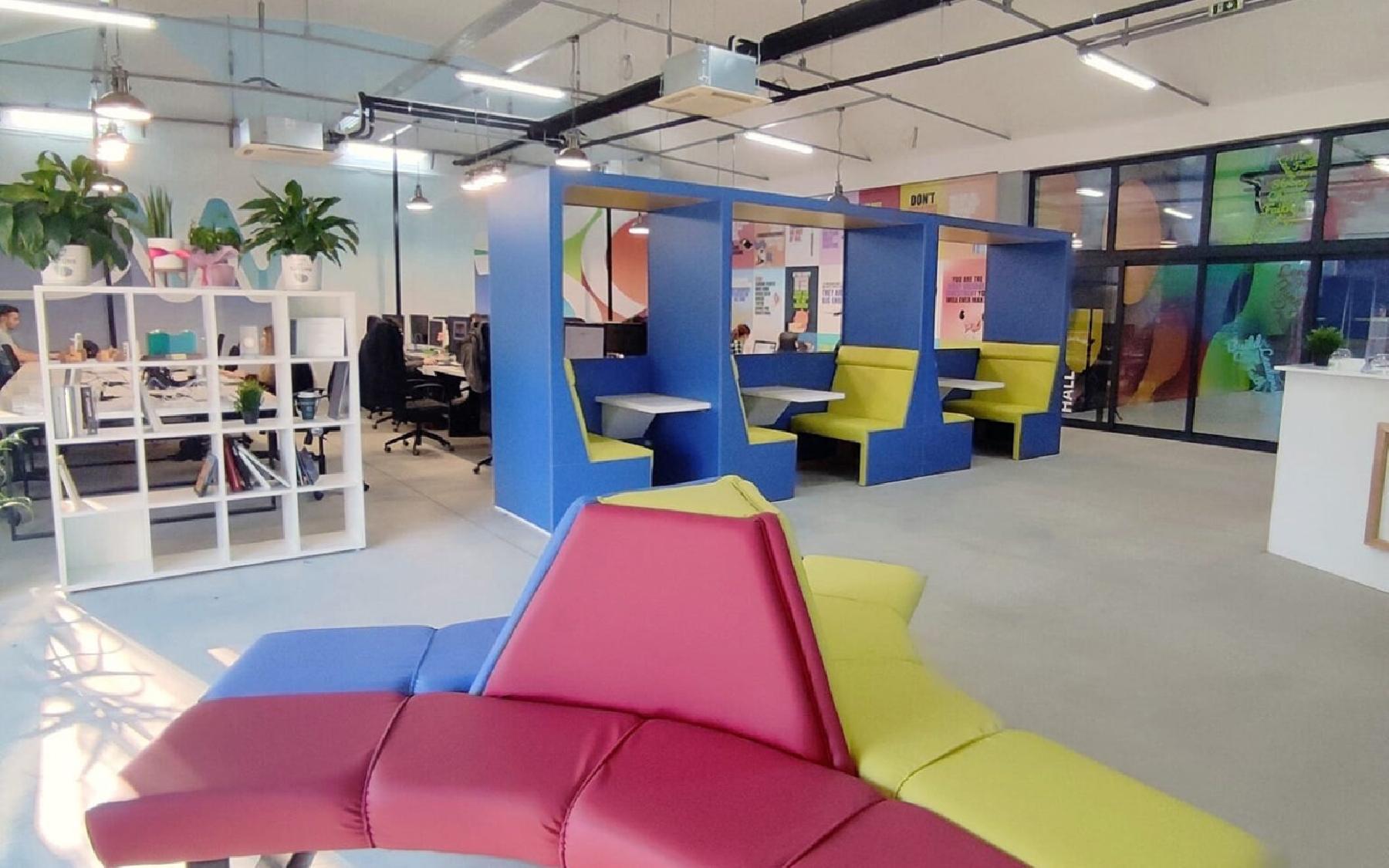 IDK HUB Coworking Prostor – Savršeno mjesto za produktivan rad i povezivanje u Bihaću
