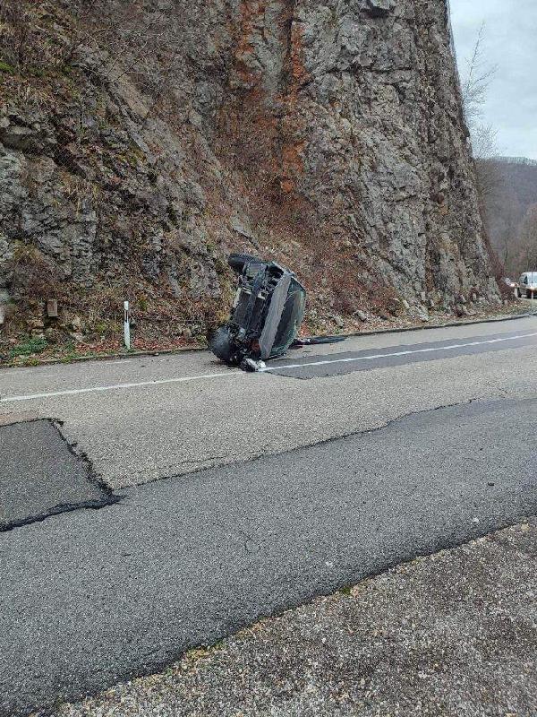 Saobraćajna nesreća na putu Bihać-Bosanska Krupa