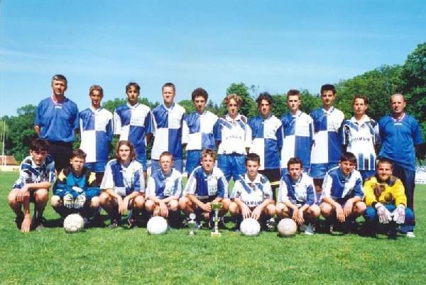 OFK BIHAĆ (FK PREKOUNJE 502)  -  Generacija koja  je donijela prvi pehar u  klub (1999.godina - PIONIRI).