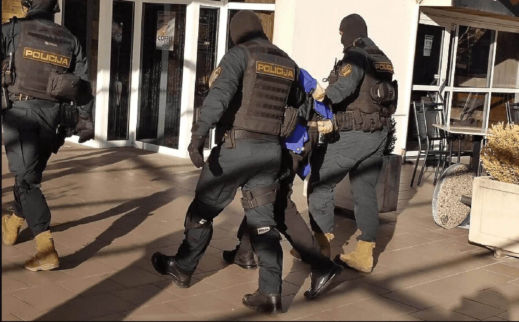 Bosanska Krupa: Izvršen pretres i privedene tri osobe zbog proizvodnje i prodaje opojnih droga