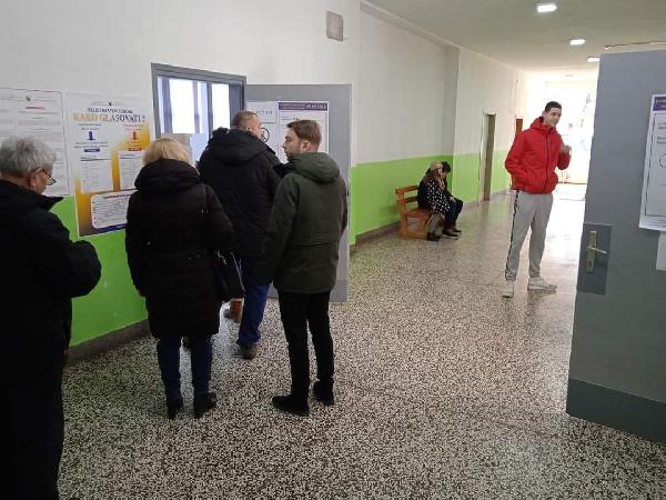 Do 11 sati glasalo oko osam posto građana Bihaća
