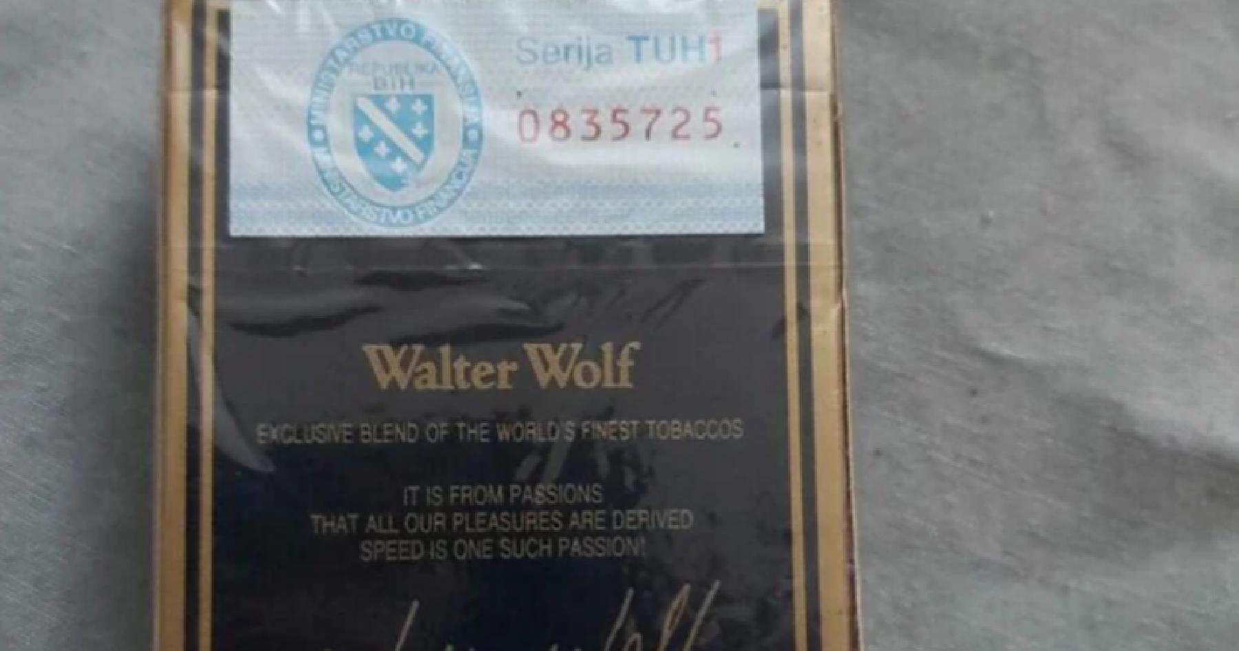 Tuzlak prodaje neotvorenu kutiju Walter Wolfa iz 1994. godine, na njoj markica sa zastavom RBiH
