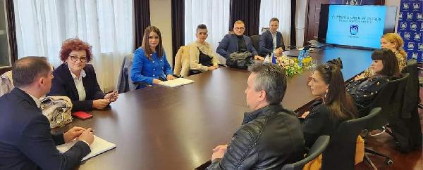 Bihaćki gradonačelnik Elvedin Sedić ugostio je danas zastupnike u Skupštini USK-a koji dolaze s područja GRAD BIHAĆ