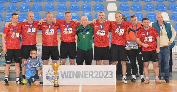 Malonogometna ekipa Vinarija ZADRO je pobjednik 1.Sezone Malonogometne lige Veterana grada Cazina 40+! 