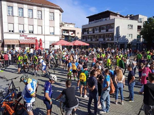 Više od 300 učesnika 19. biciklističkog maratona ''Bihać - Srebrenica''